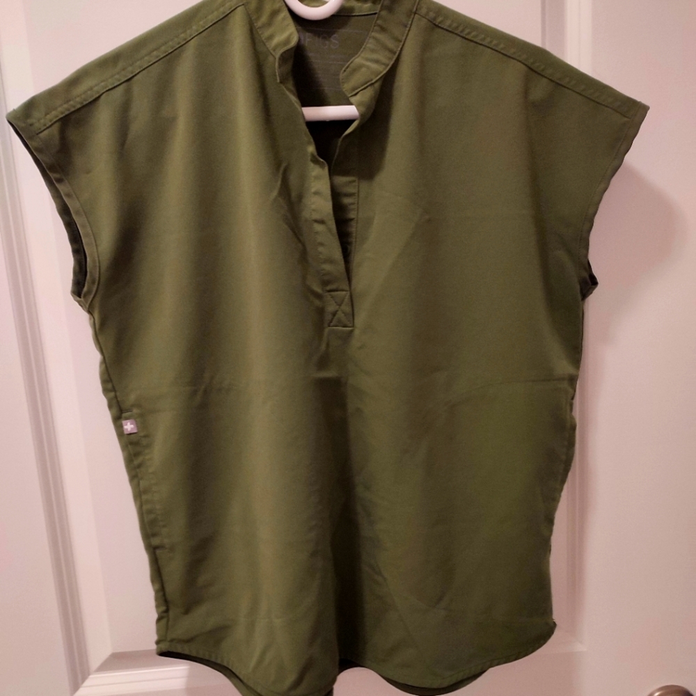 Figs Scrub Top
